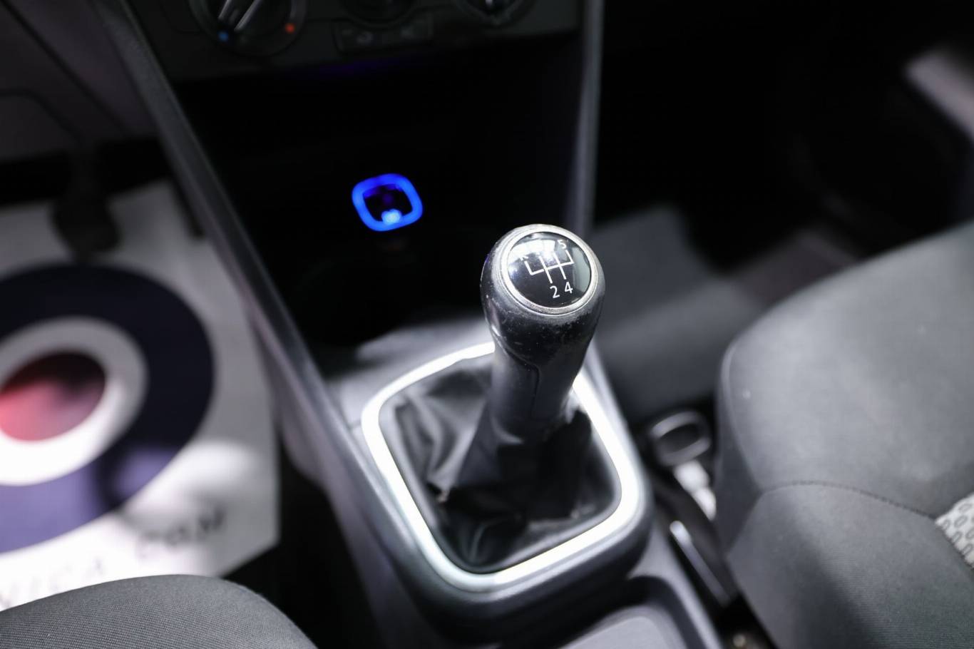 VOLKSWAGEN Polo 27