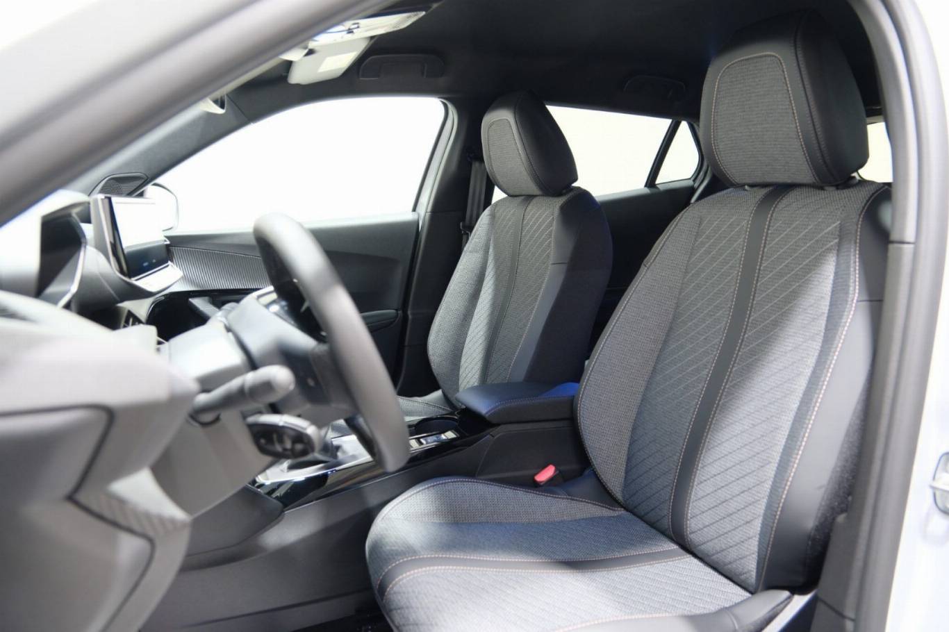 PEUGEOT 2008 6