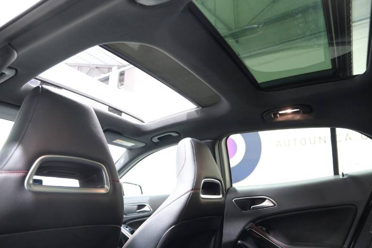 MERCEDES-BENZ GLA 220 40