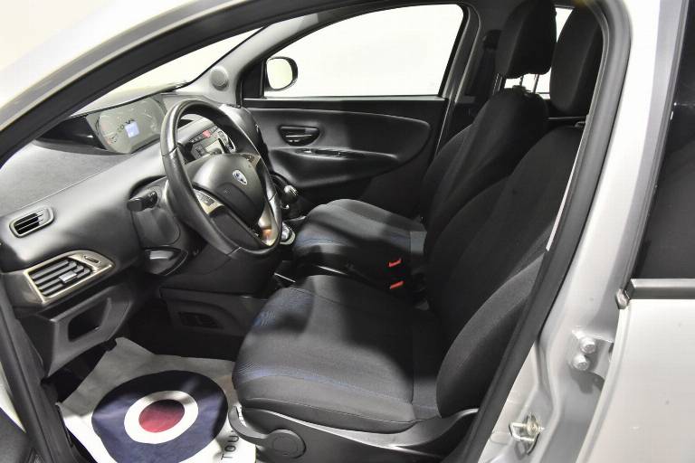 LANCIA Ypsilon 4