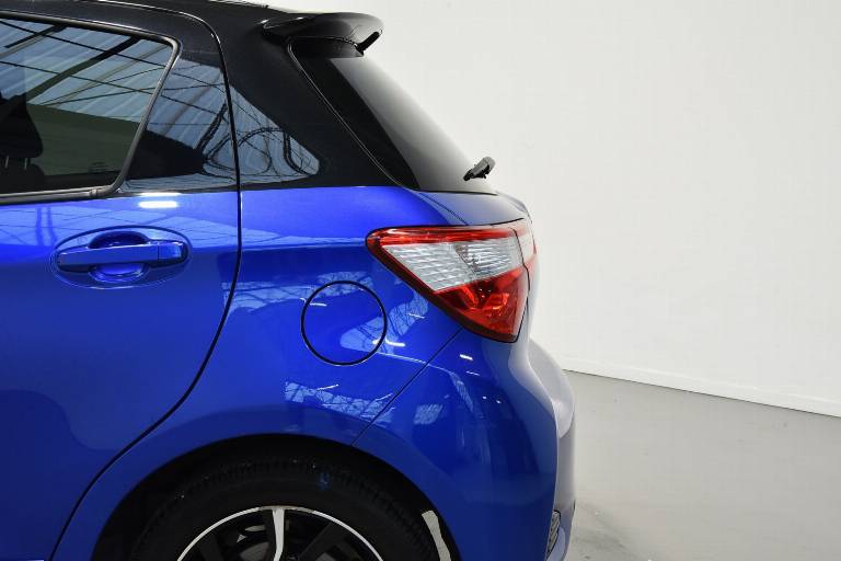 TOYOTA Yaris 38