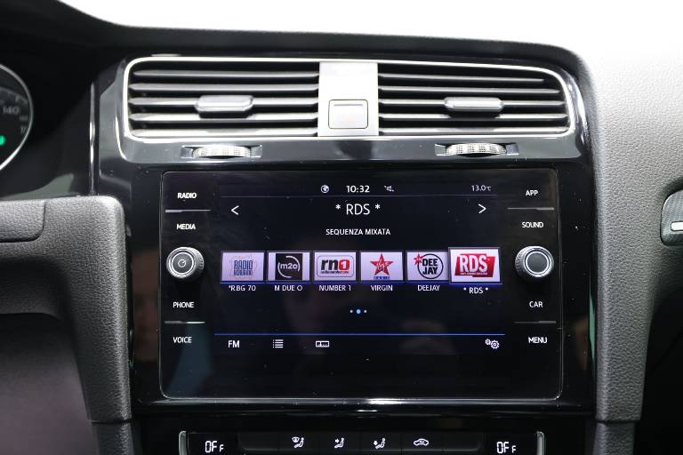 VOLKSWAGEN Golf 9