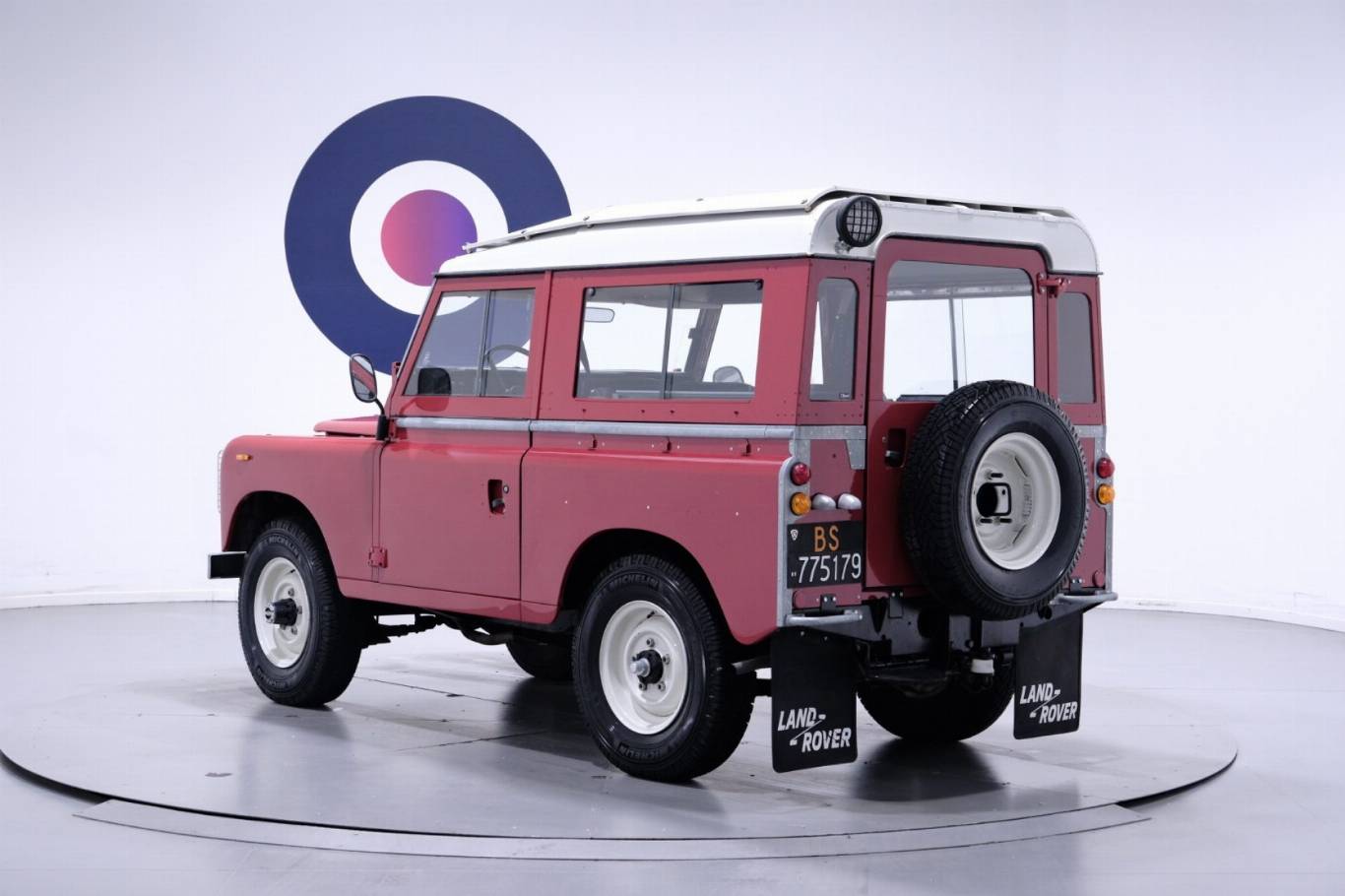 LAND ROVER Defender 18