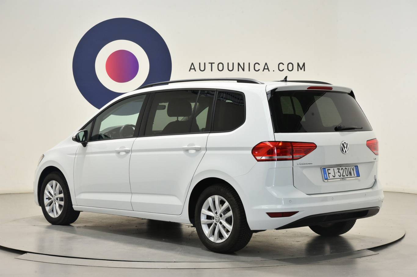 VOLKSWAGEN Touran 2