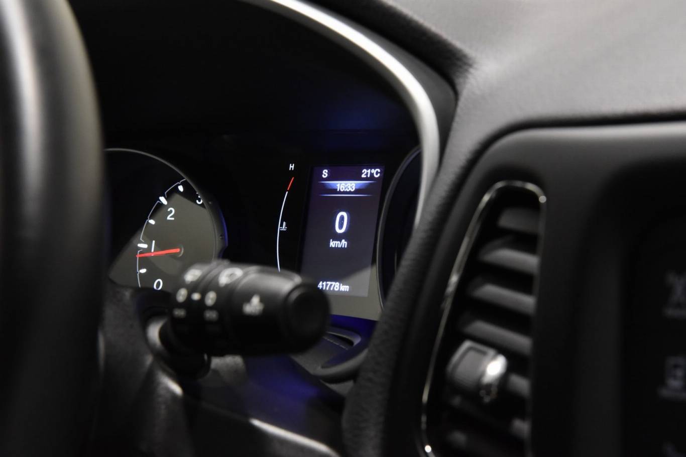 JEEP Compass 33