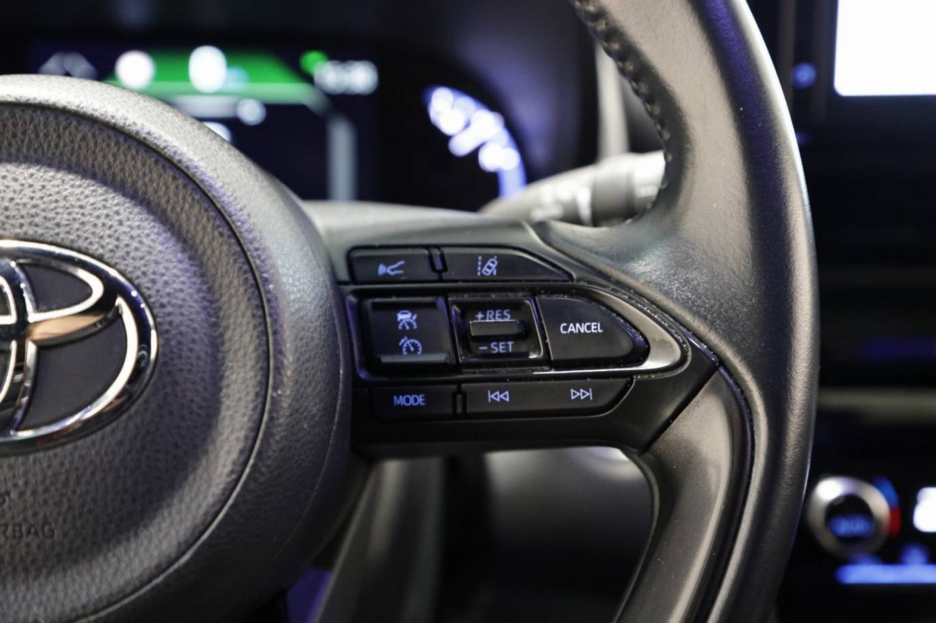 TOYOTA Yaris Cross 13