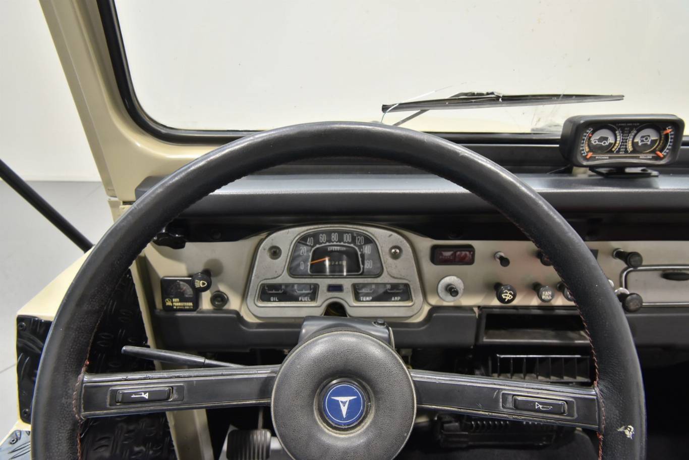 TOYOTA Land Cruiser 23