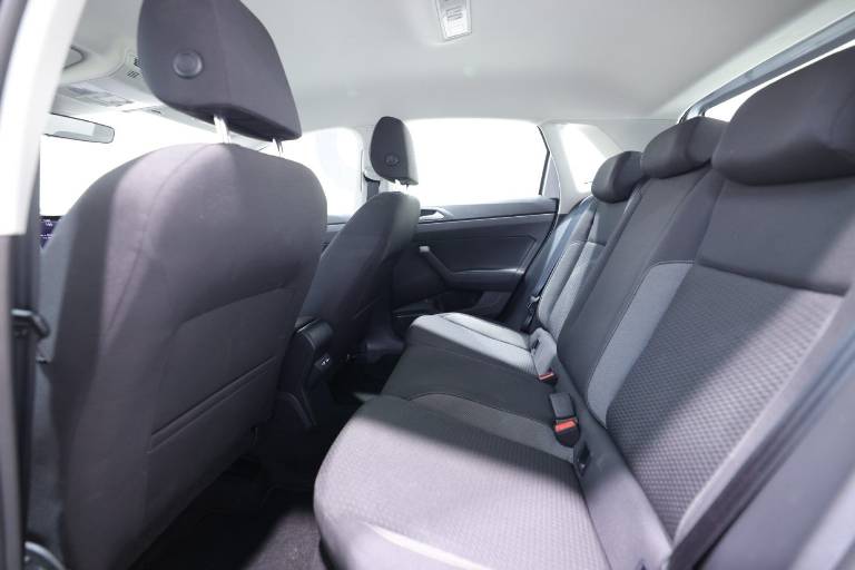 VOLKSWAGEN Polo 34