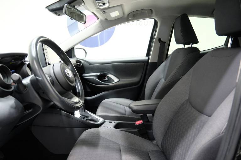 TOYOTA Yaris 19