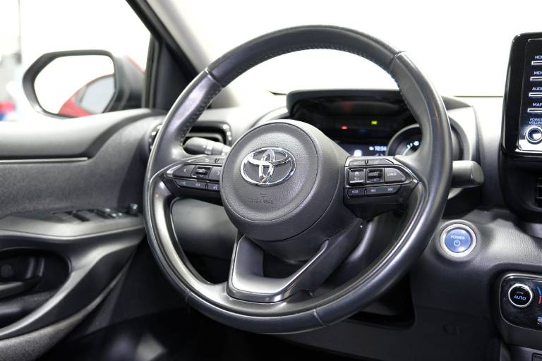 TOYOTA Yaris 40