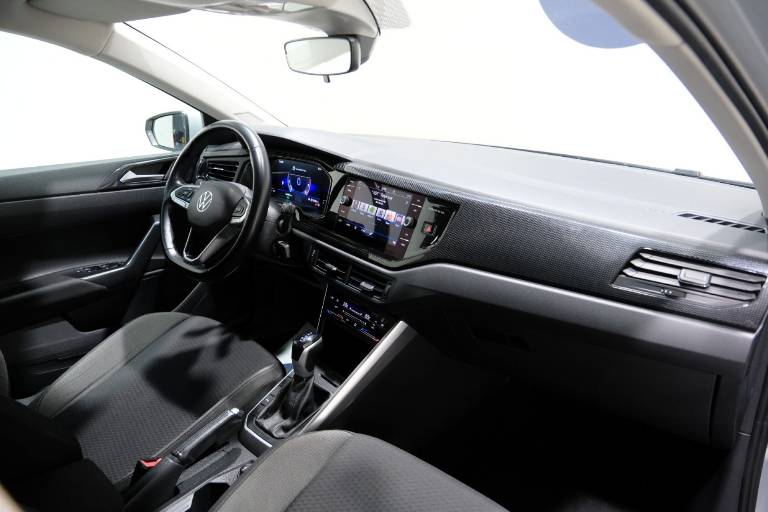 VOLKSWAGEN Polo 52