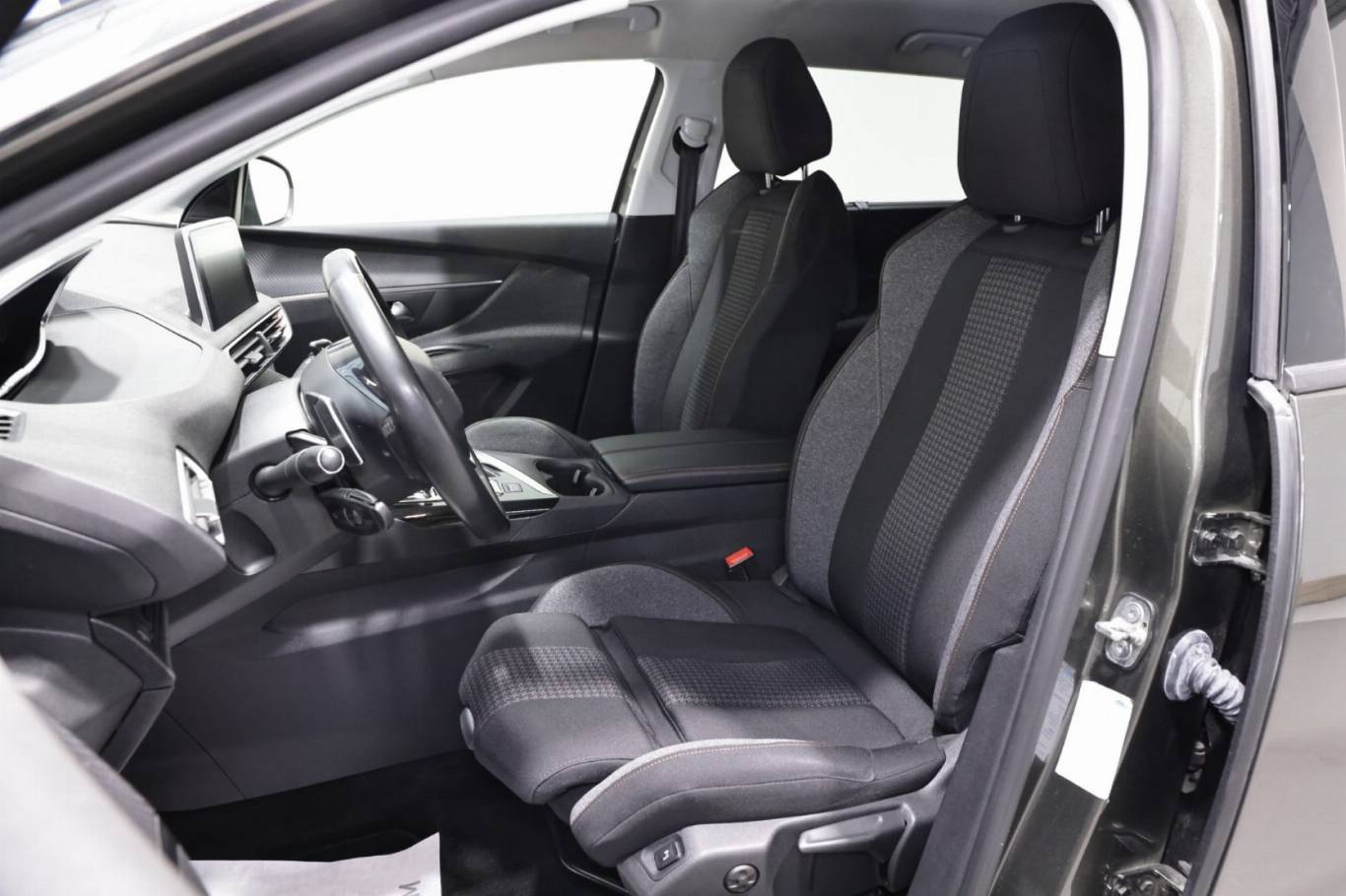PEUGEOT 5008 31