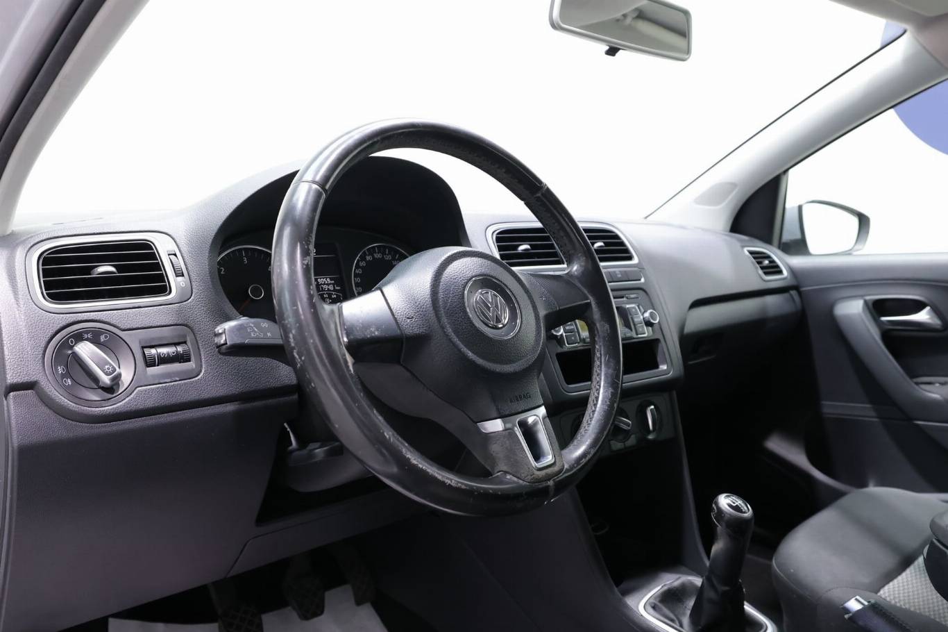 VOLKSWAGEN Polo 6