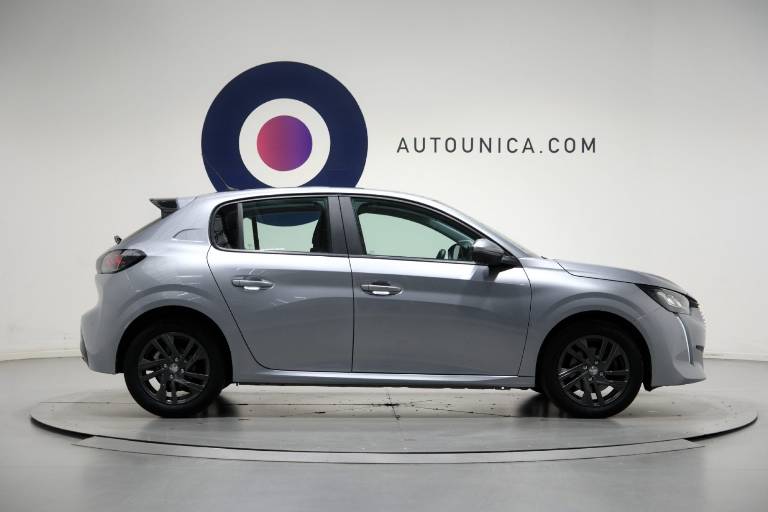 PEUGEOT 208 4
