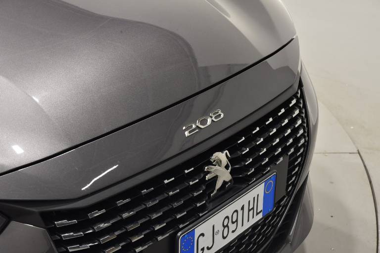 PEUGEOT 208 32