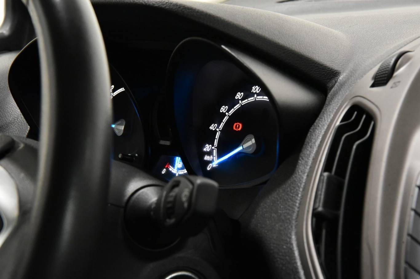 FORD Tourneo Courier 23