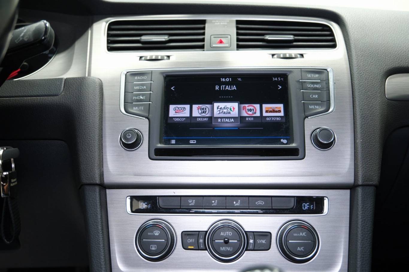 VOLKSWAGEN Golf 25