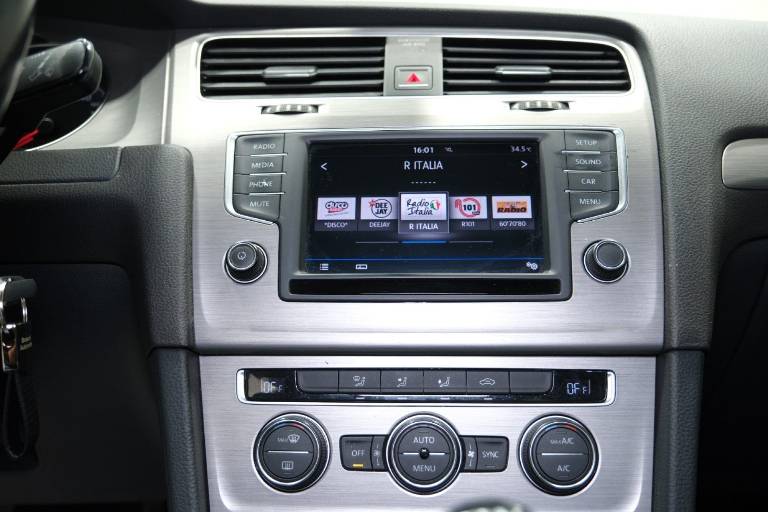 VOLKSWAGEN Golf 25
