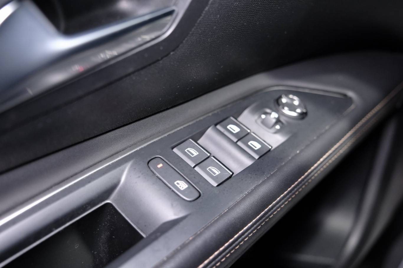 PEUGEOT 5008 37