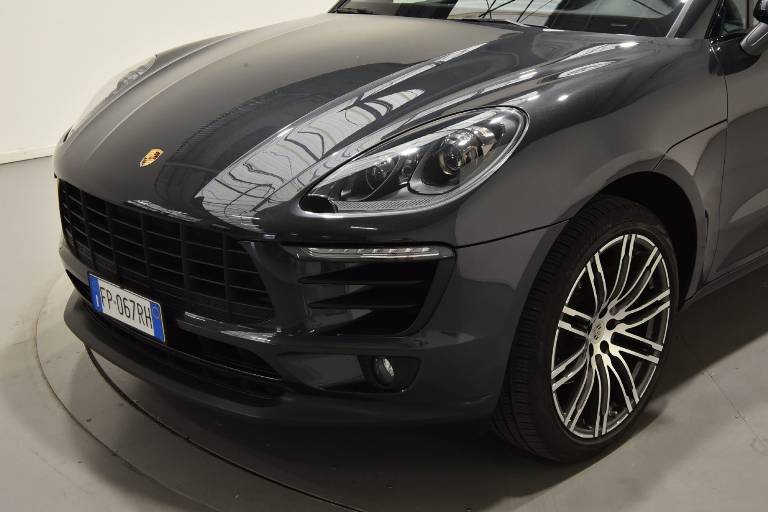 PORSCHE Macan 53