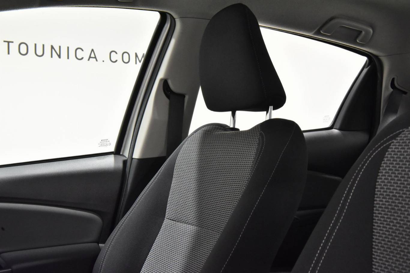 TOYOTA Yaris 43