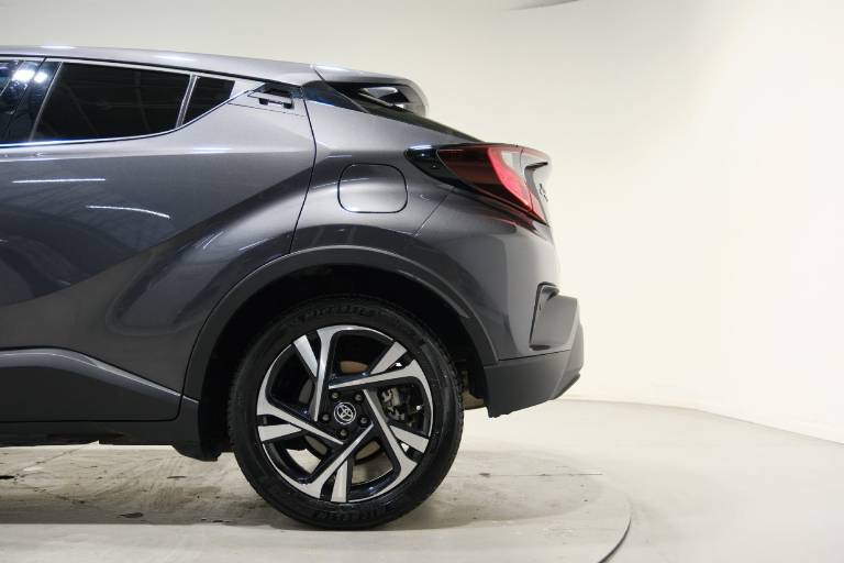 TOYOTA C-HR 44