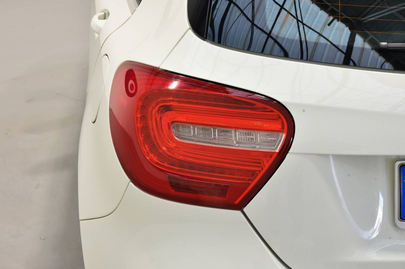 MERCEDES-BENZ A 180 6