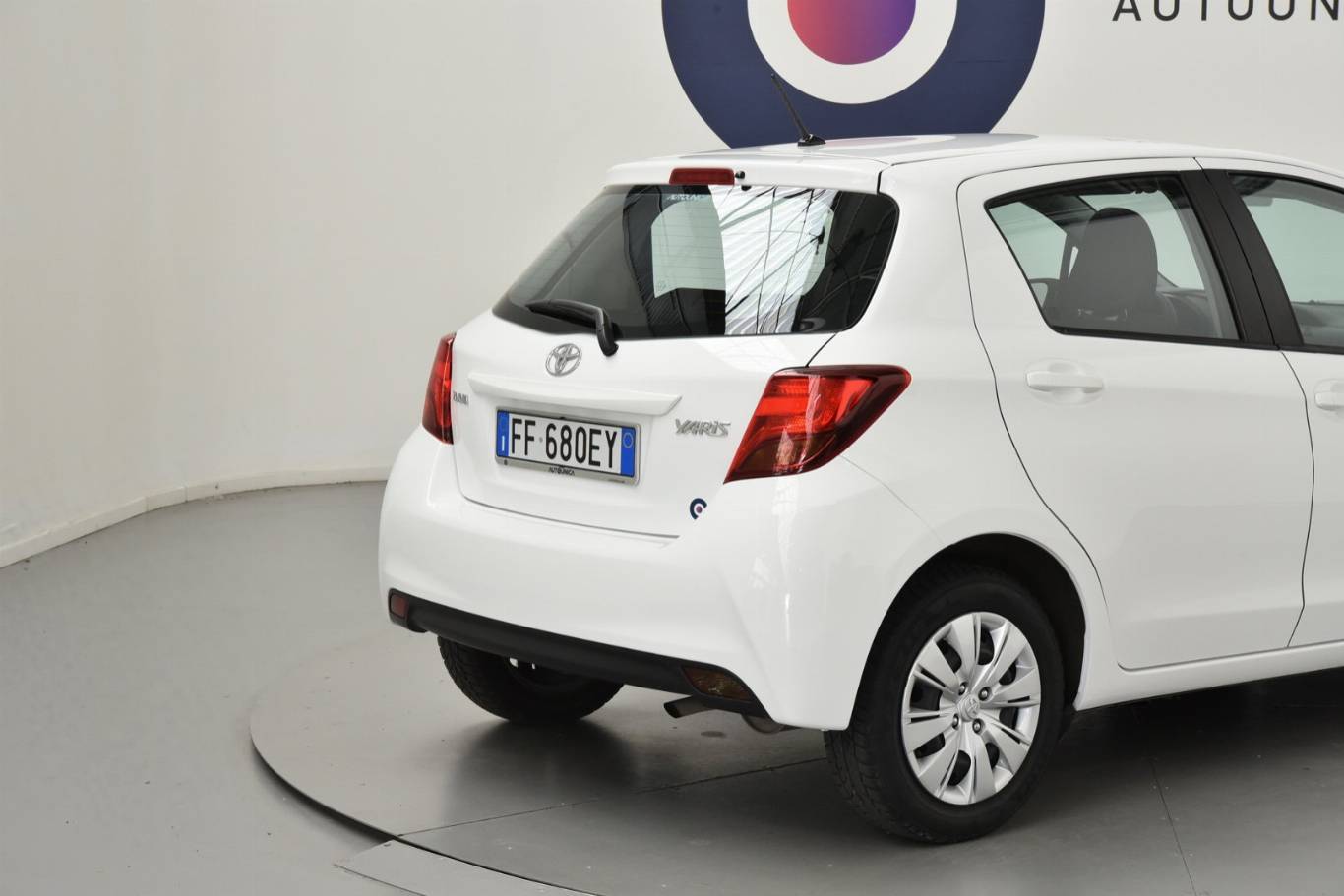 TOYOTA Yaris 15