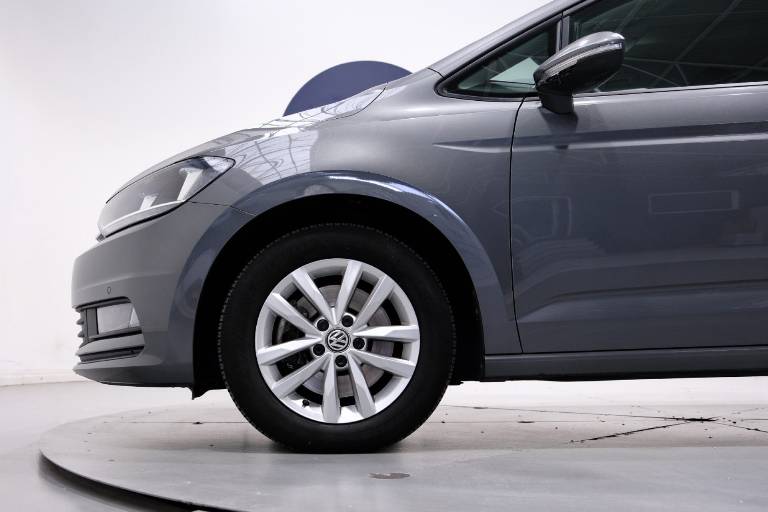 VOLKSWAGEN Touran 11