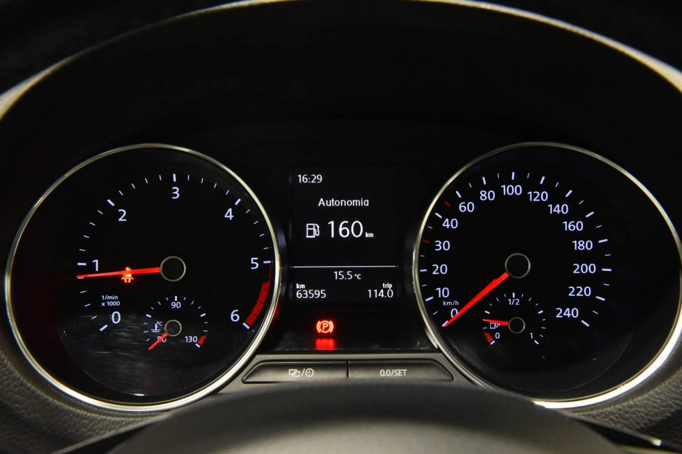 VOLKSWAGEN Polo 15