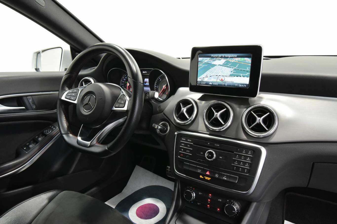 MERCEDES-BENZ CLA 200 24