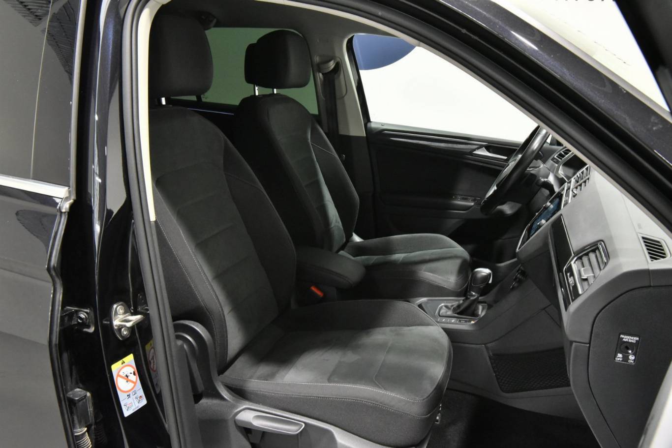 VOLKSWAGEN Tiguan 21