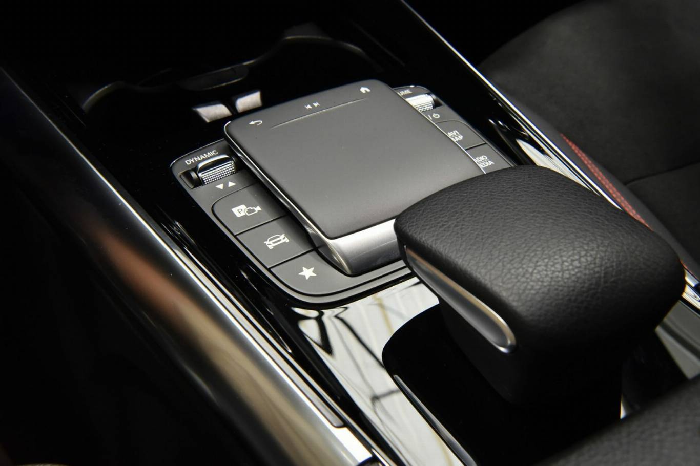 MERCEDES-BENZ GLA 200 21