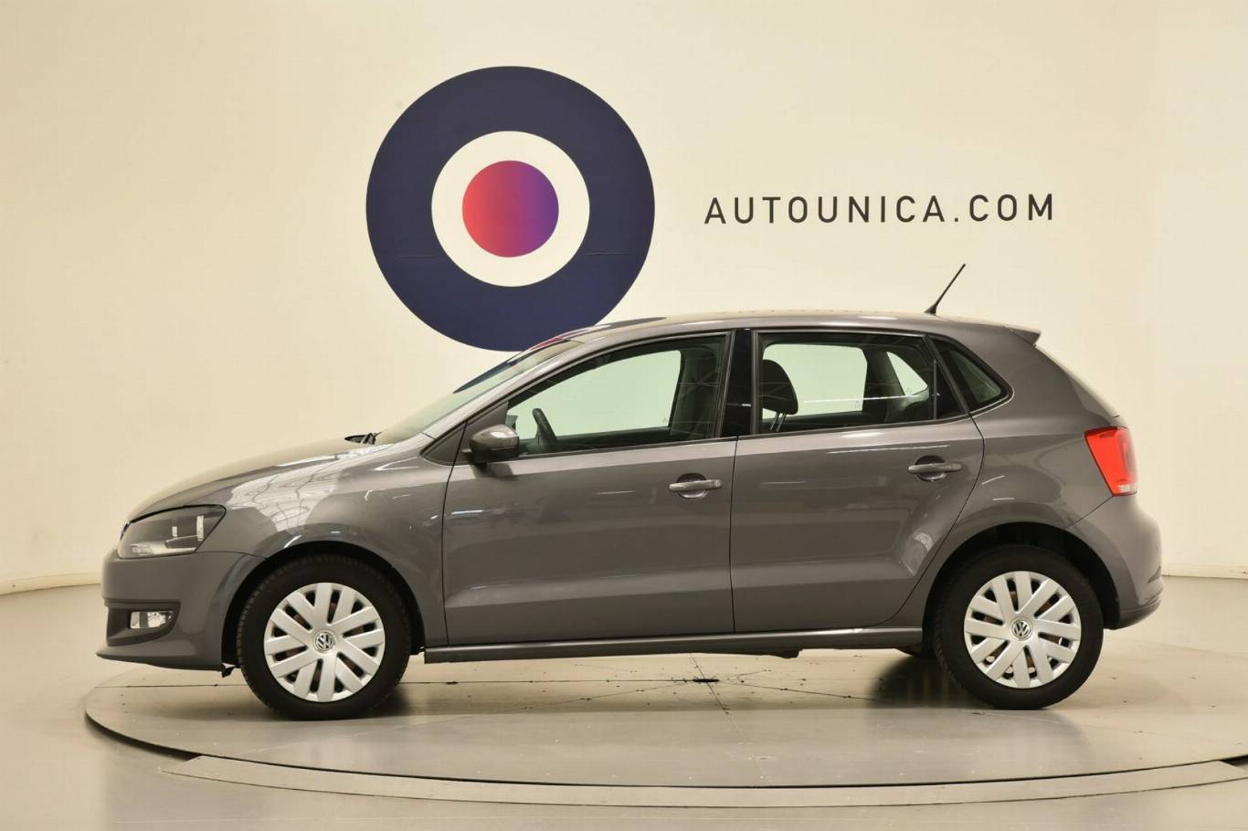 VOLKSWAGEN Polo 12