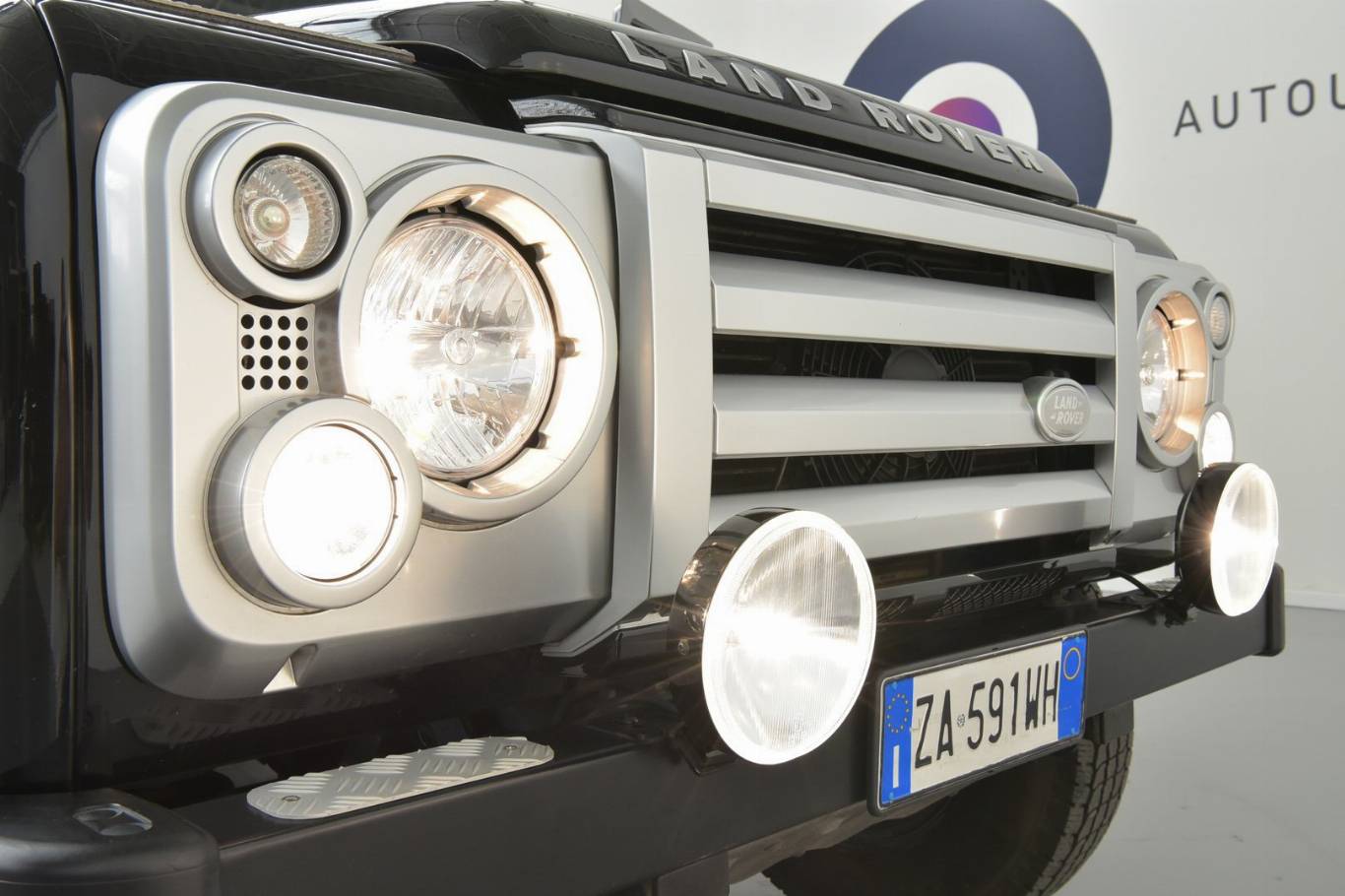 LAND ROVER Defender 77