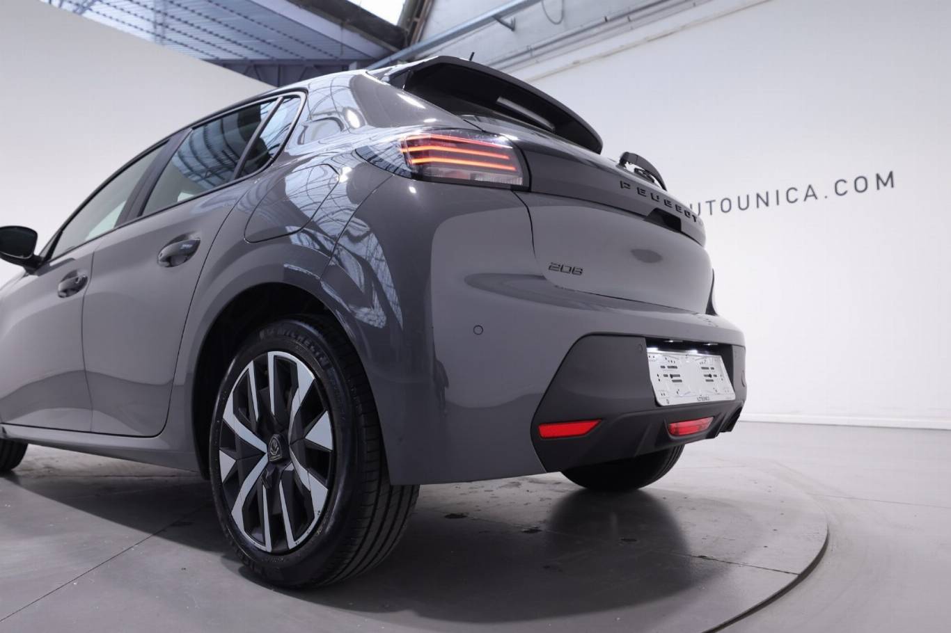PEUGEOT 208 40