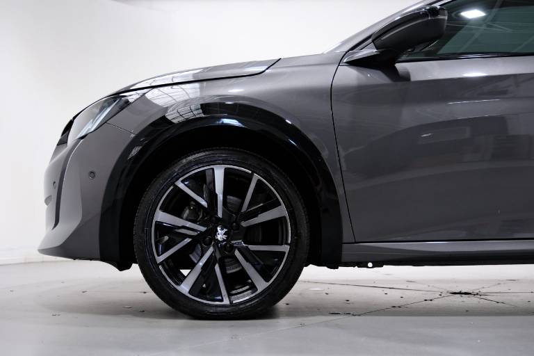 PEUGEOT 208 12