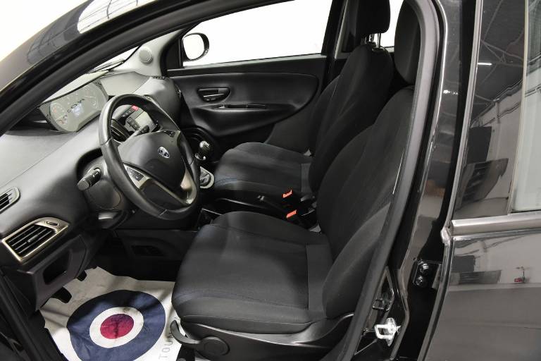LANCIA Ypsilon 4