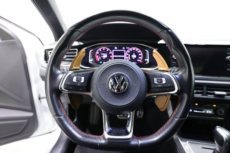 VOLKSWAGEN Polo 7