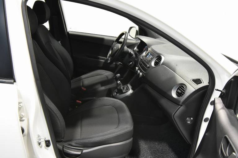HYUNDAI I10 37