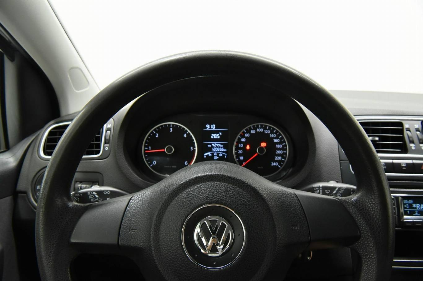 VOLKSWAGEN Polo 21
