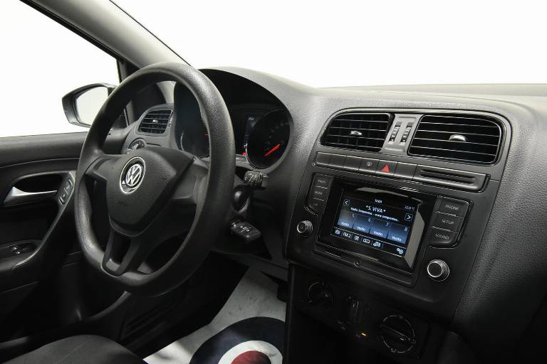 VOLKSWAGEN Polo 28
