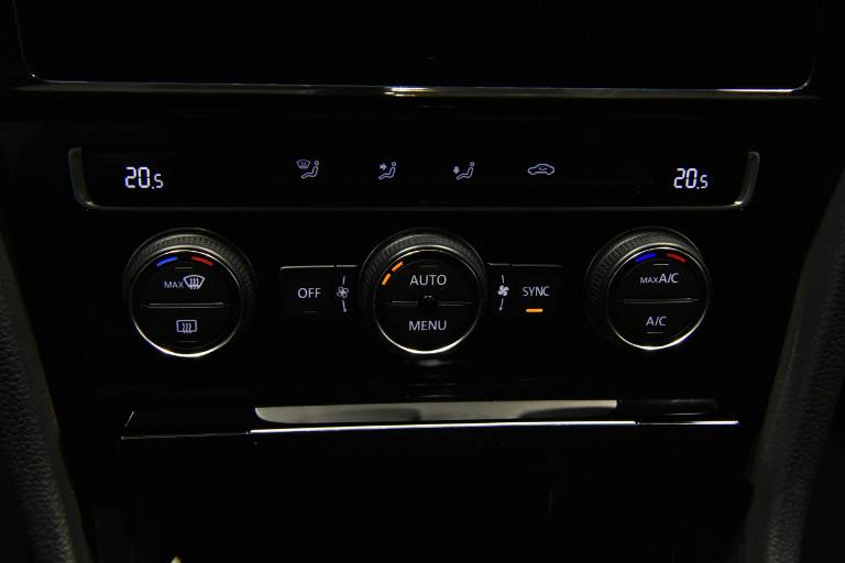VOLKSWAGEN Golf 11