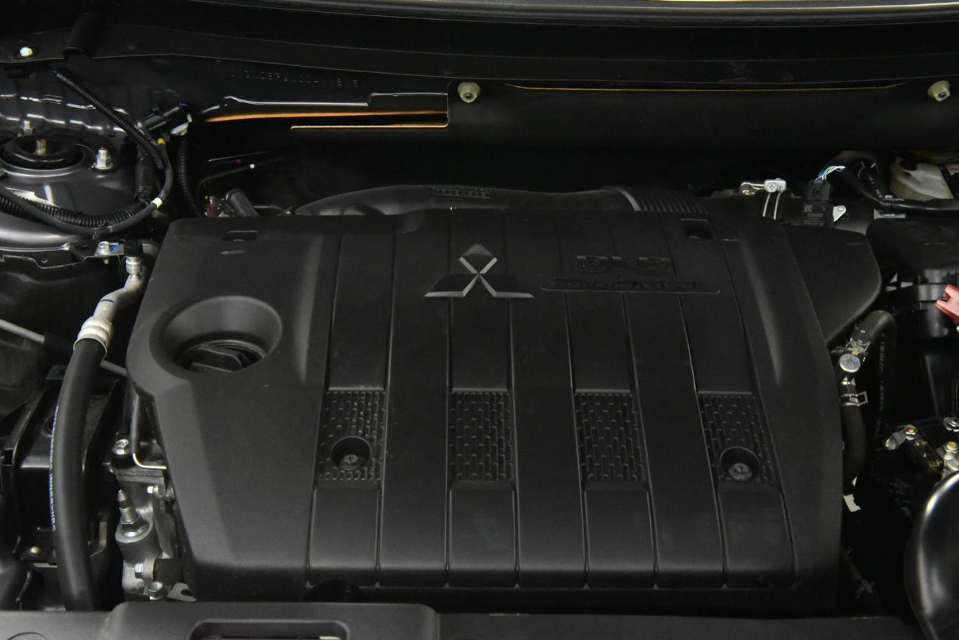 MITSUBISHI Outlander 14