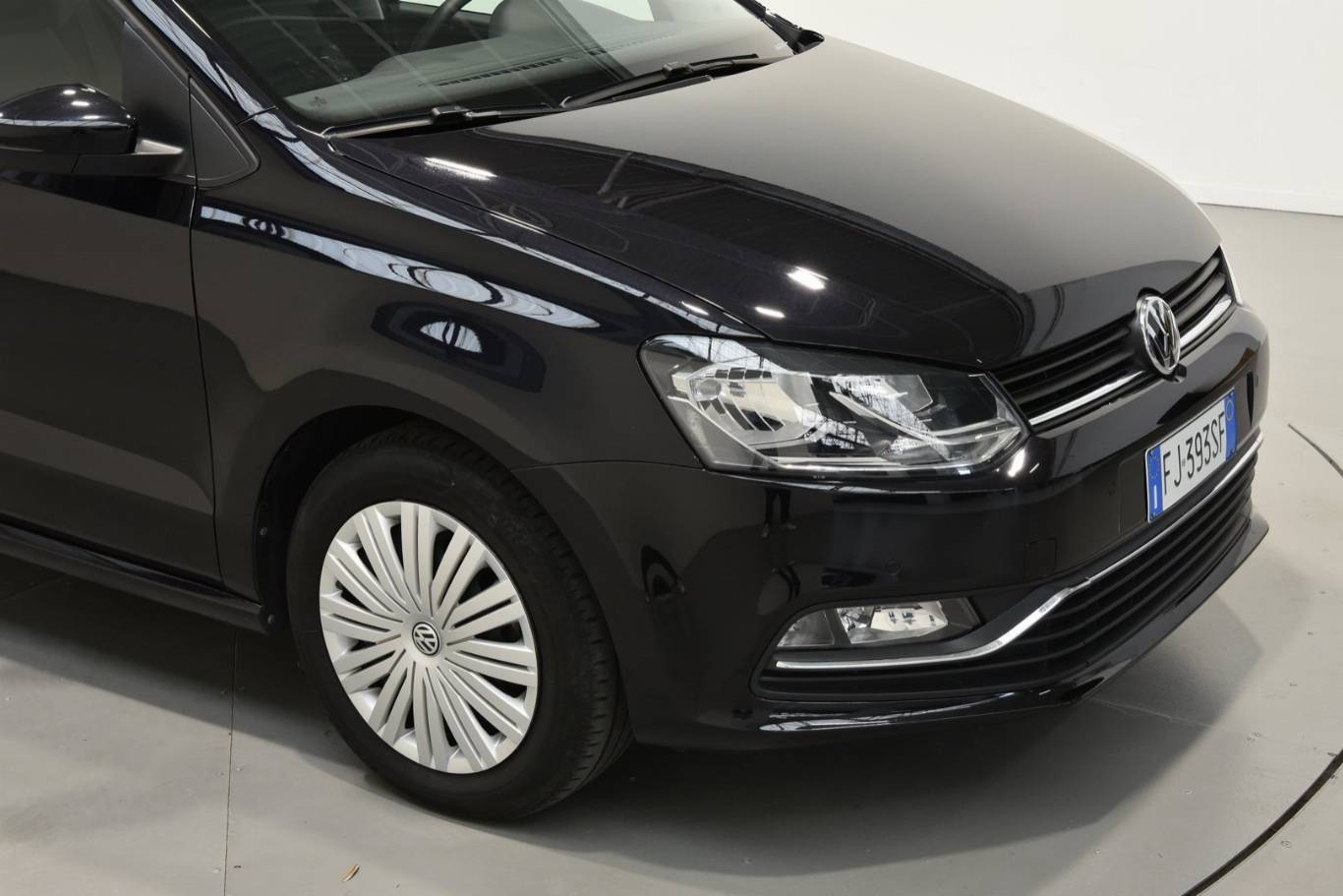 VOLKSWAGEN Polo 48