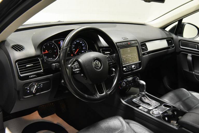 VOLKSWAGEN Touareg 3