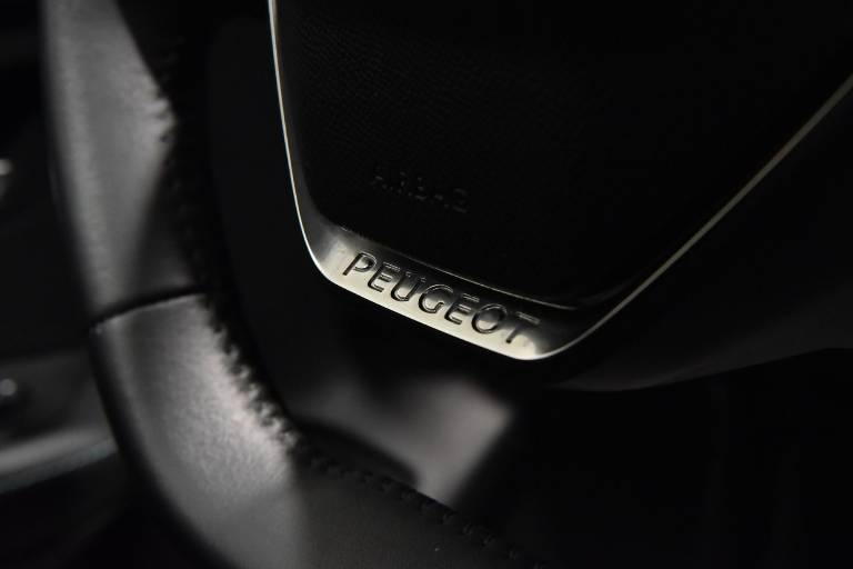 PEUGEOT 208 29