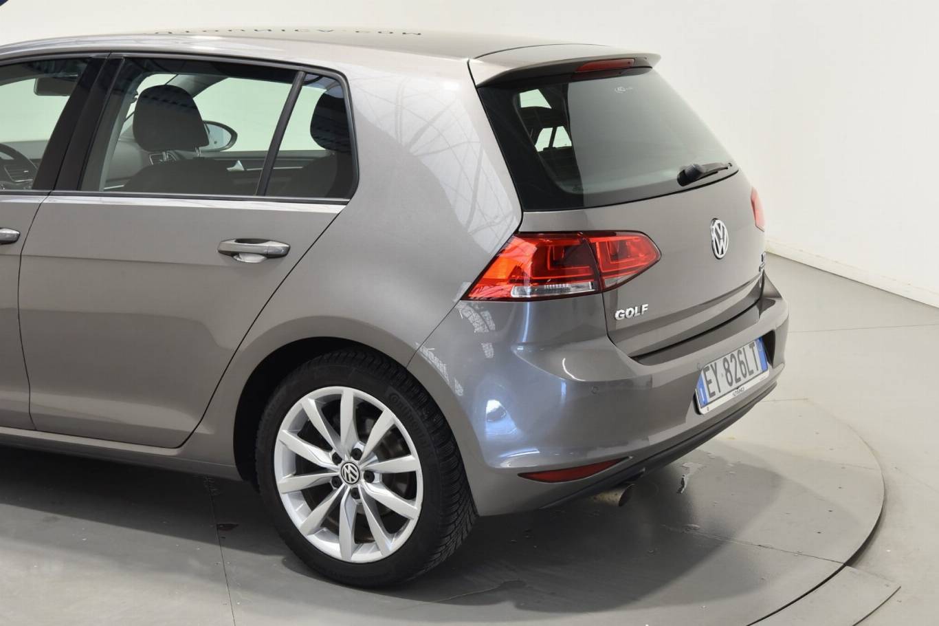 VOLKSWAGEN Golf 38