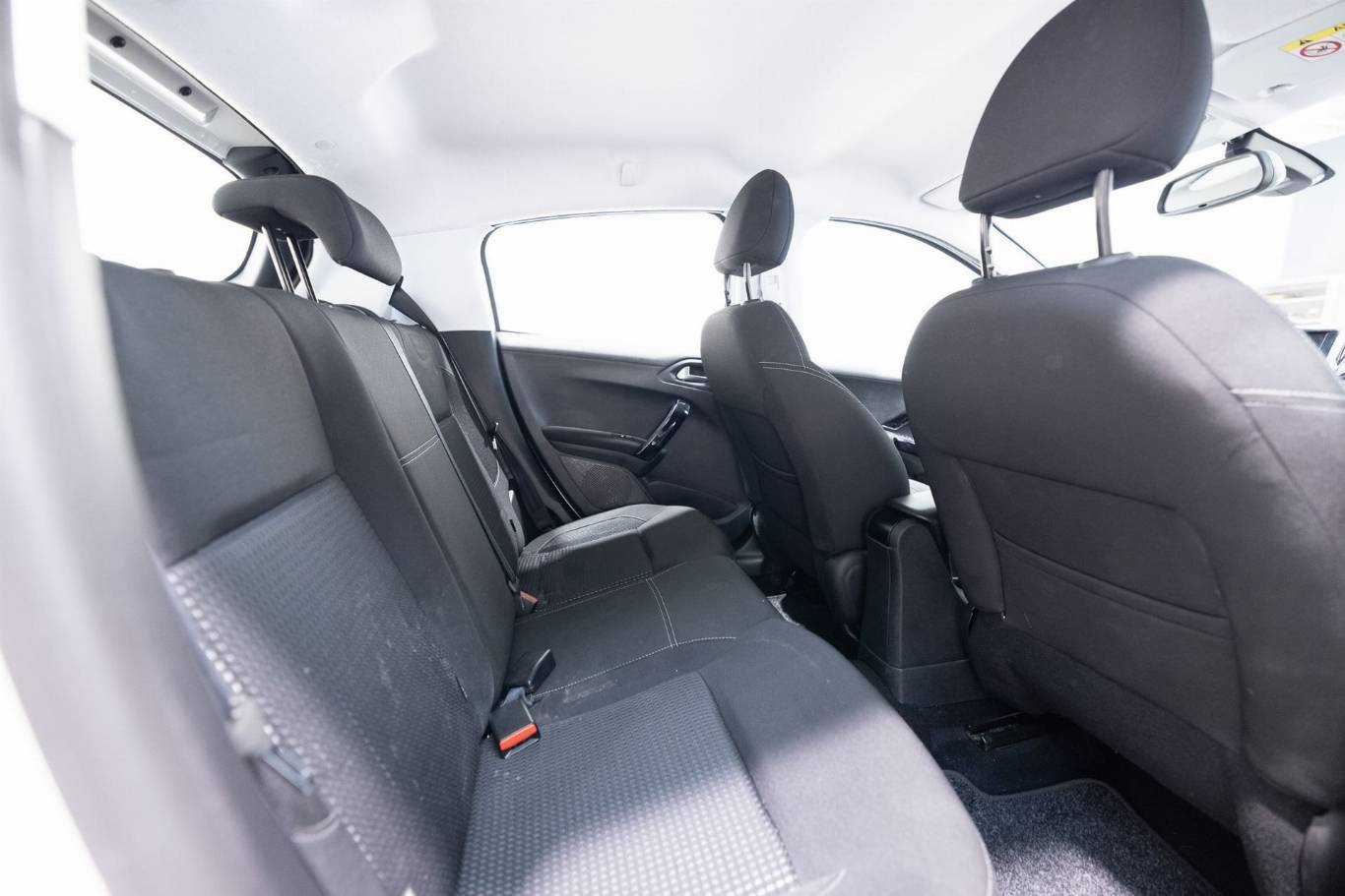 PEUGEOT 208 40