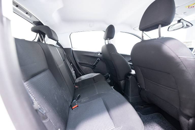PEUGEOT 208 40